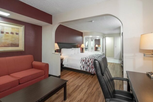 Red Roof Inn and Suites Oxford - Photo3