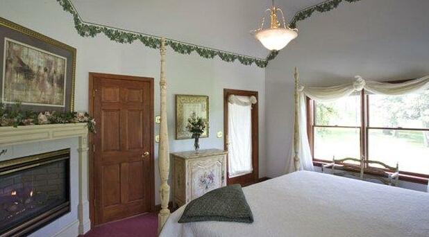Combsberry Inn Bed and Breakfast - Photo4