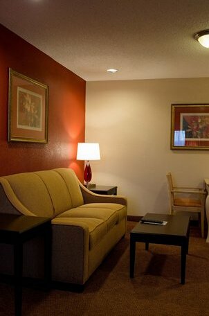 Holiday Inn Express & Suites - Oxford - Photo4