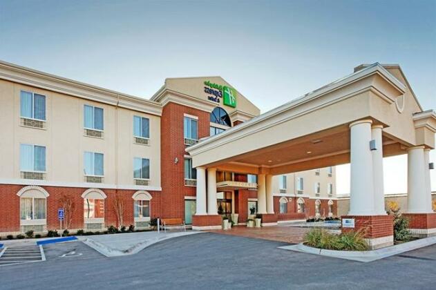Holiday Inn Express & Suites Ozona - Photo2