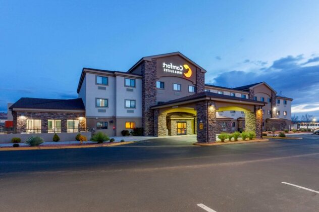 Comfort Inn & Suites Page at Lake Powell - Photo3