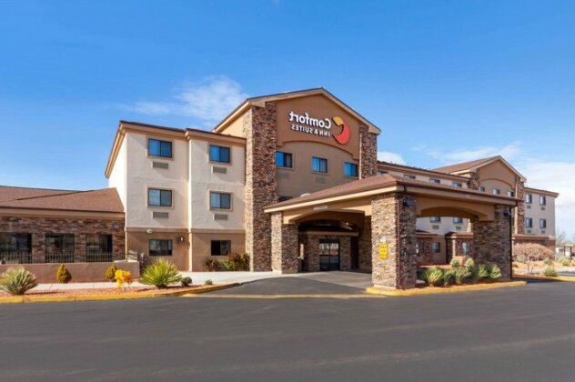 Comfort Inn & Suites Page at Lake Powell - Photo4