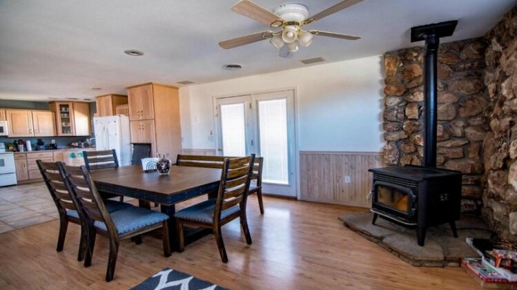 Huge 4 Bedroom Vacation Home in Page/Lake Powell - Photo2