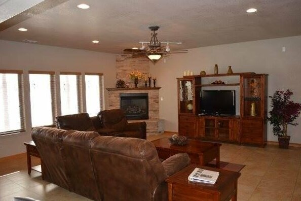 Majestic Lakefront Home - 3 Br Home - Photo4