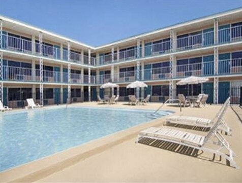 Days Inn Hotel & Suites Palm Harbor