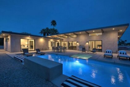 Best in Palm Springs Featured in Dwell 5 Bedrooms & All En Suite Baths