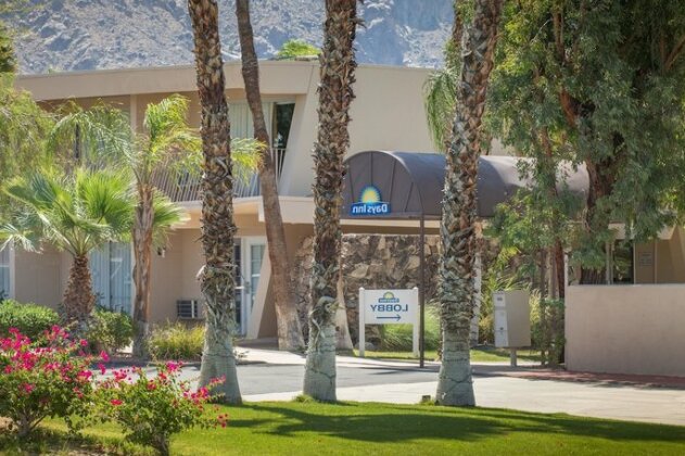 Days Inn by Wyndham Palm Springs - Photo2