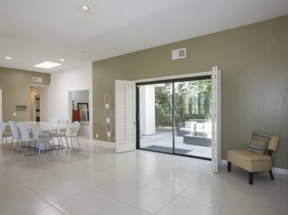 Mod House with Private Pool Home - Photo2
