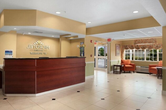 Microtel Inn & Suites by Wyndham Panama City - Photo2