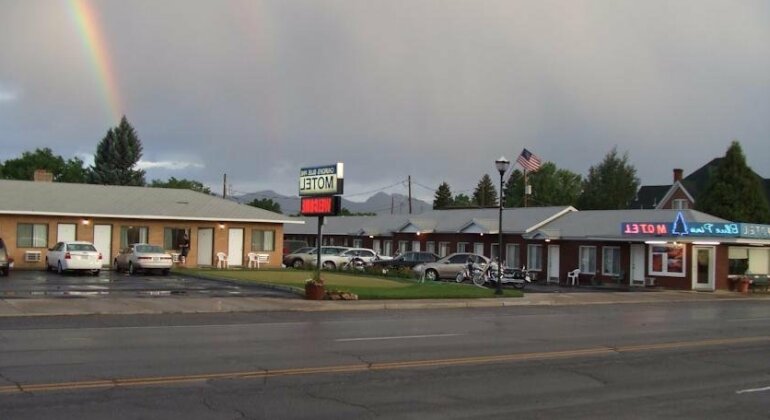 Blue Pine Motel - Photo2
