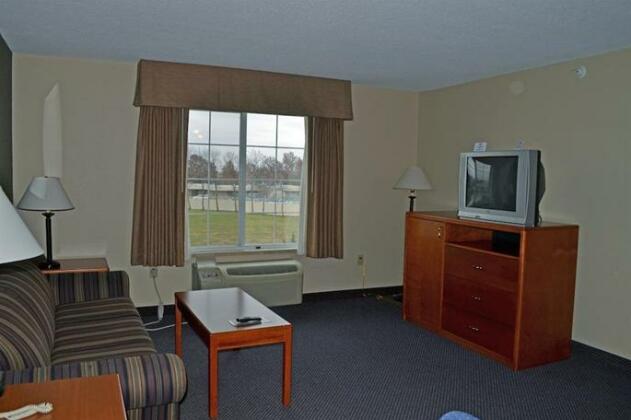 Paola Inn and Suites - Photo4