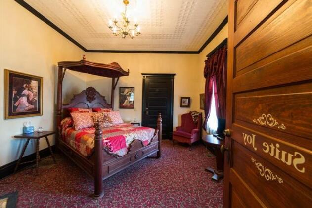 Grand Victorian Inn - Photo2