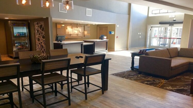 Holiday Inn Express Hotel & Suites - Paso Robles - Photo2