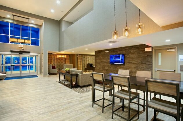 Holiday Inn Express Hotel & Suites - Paso Robles - Photo3