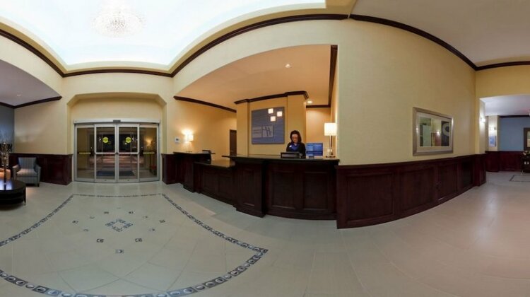 Holiday Inn Express and Suites Hotel - Pauls Valley - Photo2