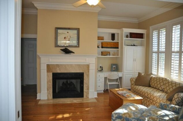 168 Southern Charm 5 Br Home By Redawning - Photo2