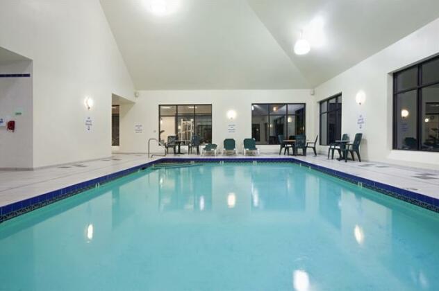 Holiday Inn & Suites Boston Peabody - Photo3