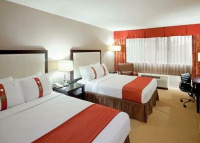 Holiday Inn & Suites Boston Peabody
