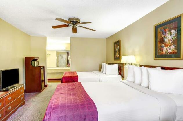 Days Inn & Suites by Wyndham Peachtree City - Photo5