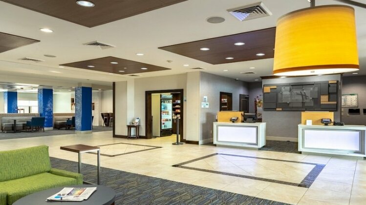 Holiday Inn Express & Suites Houston South - Near Pearland - Photo4