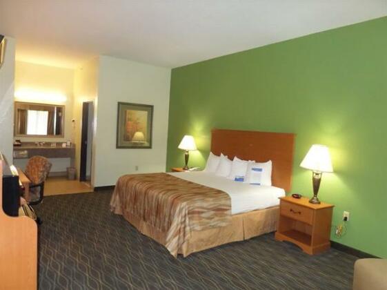 Pearsall Inn and Suites - Photo4