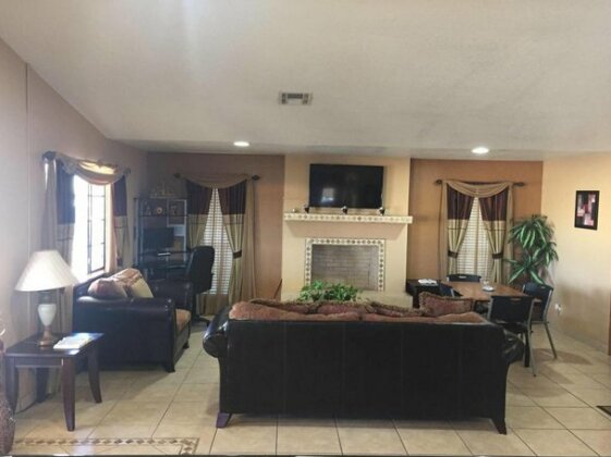 Royal Inn Pearsall - Photo4