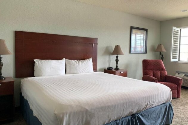 Southern Inn and Suites Pearsall - Photo2