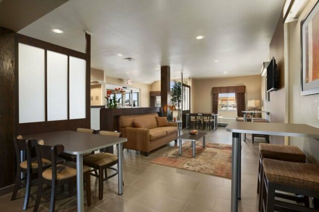Microtel Inn and Suites Pecos - Photo4