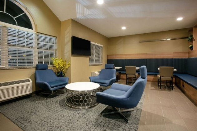 Microtel Inn and Suites Pecos - Photo5