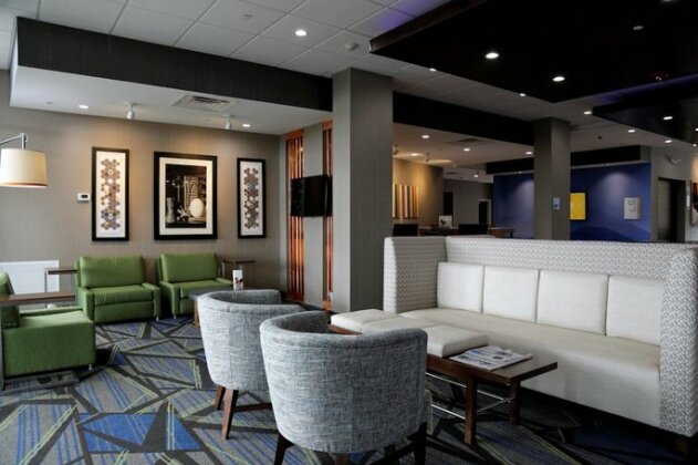 Holiday Inn Express & Suites Alabaster - Photo2