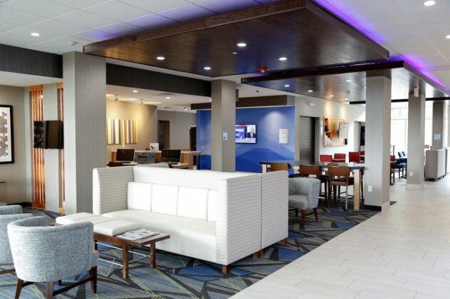 Holiday Inn Express & Suites Alabaster - Photo3