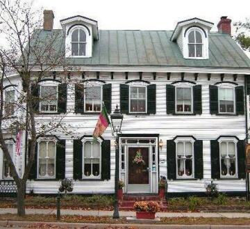 Isaac Hilliard House Bed and Breakfast