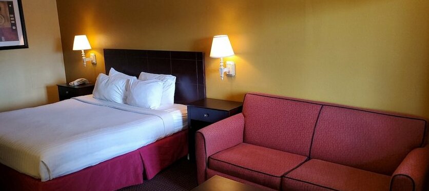 Americas Best Value Inn & Suites Pensacola - Photo4