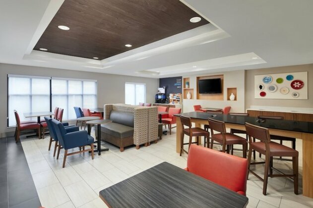 Holiday Inn Express Hotel & Suites Pensacola-West Navy Base - Photo3