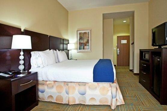 Holiday Inn Express Hotel & Suites Perry - Photo4