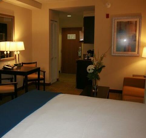 Holiday Inn Express Hotel & Suites Perry - Photo5