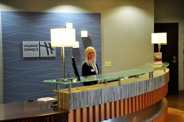 Holiday Inn Express Hotel & Suites Perry-National Fairground Area - Photo2