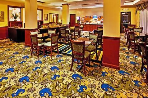 Holiday Inn Express & Suites Perry - Photo4
