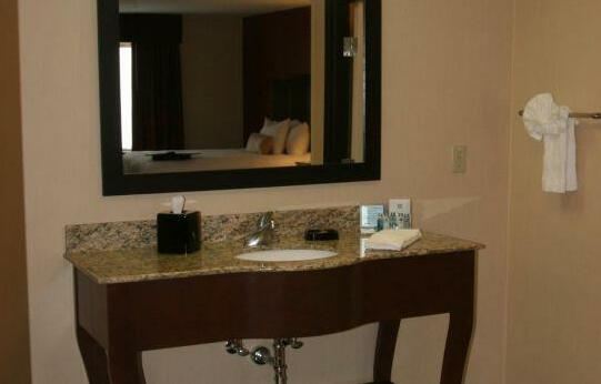 Hampton Inn and Suites Peru - Photo4