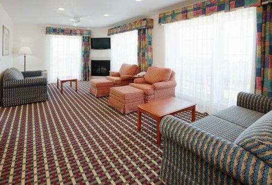Holiday Inn Express Hotel & Suites Petoskey - Photo3