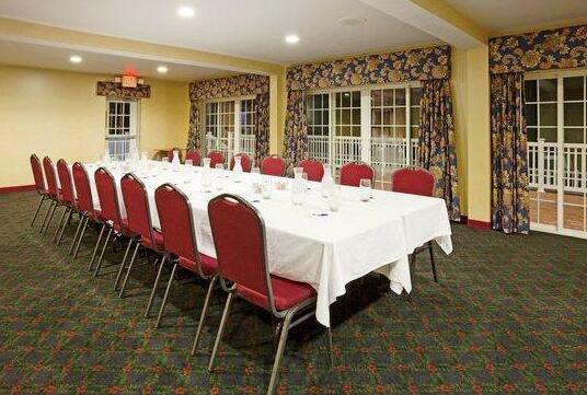 Holiday Inn Express Hotel & Suites Petoskey - Photo4