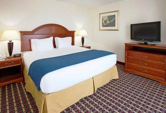 Holiday Inn Express Hotel & Suites Petoskey - Photo5