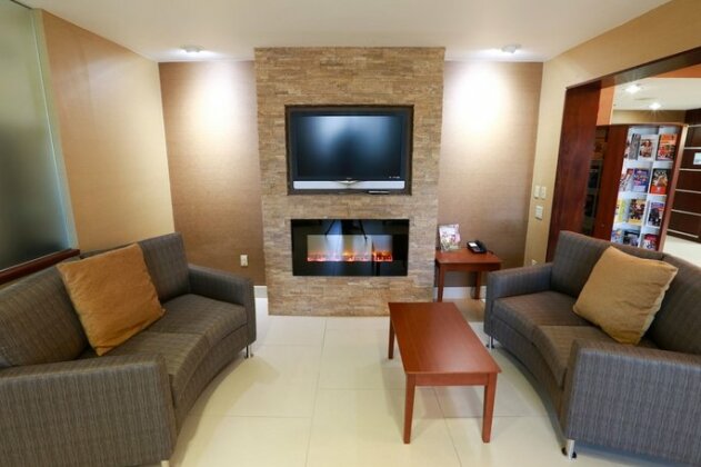 Holiday Inn Express Hotel & Suites West Chester - Photo5