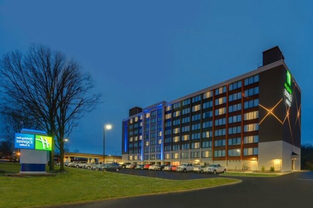 Holiday Inn Express & Suites Ft Washington - Philadelphia