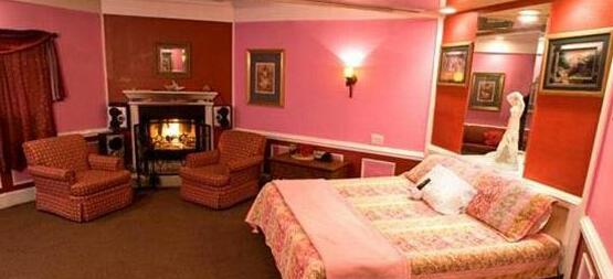 Inn of The Dove Romantic Luxury & Business Suites - Photo4