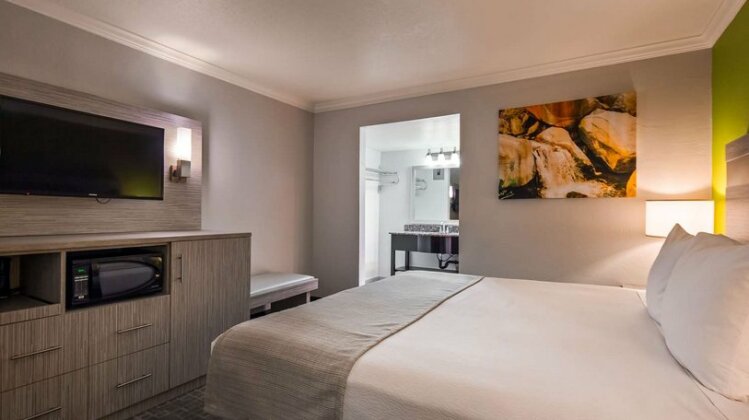 Best Western InnSuites Phoenix Hotel & Suites - Photo2