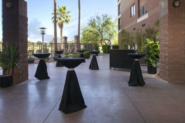Embassy Suites Phoenix - Scottsdale - Photo5