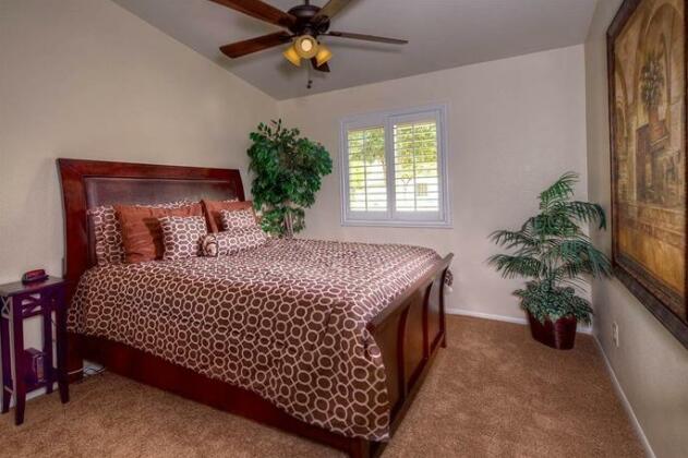 Greenway-Homes at Scottsdale with Pool View - Photo5