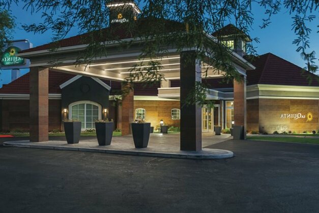 La Quinta Inn & Suites Phoenix Chandler - Photo3