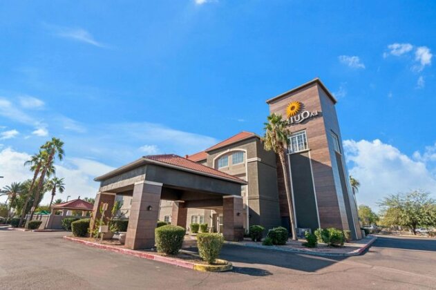 La Quinta Inn & Suites Phoenix I-10 West - Photo3